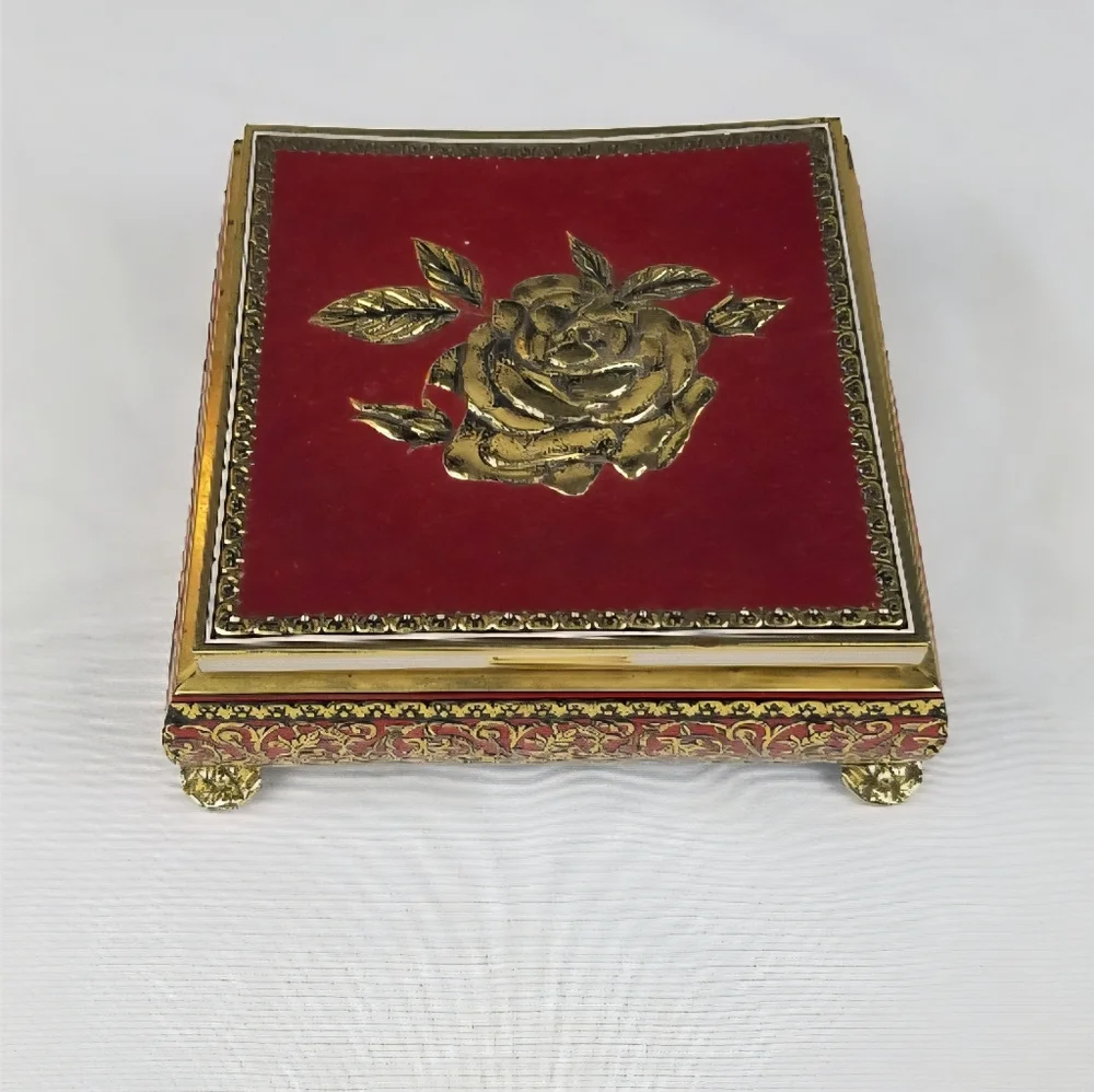 Vtg Blue Bird Confectionery velvet embossed rose litho tin box England, romantic